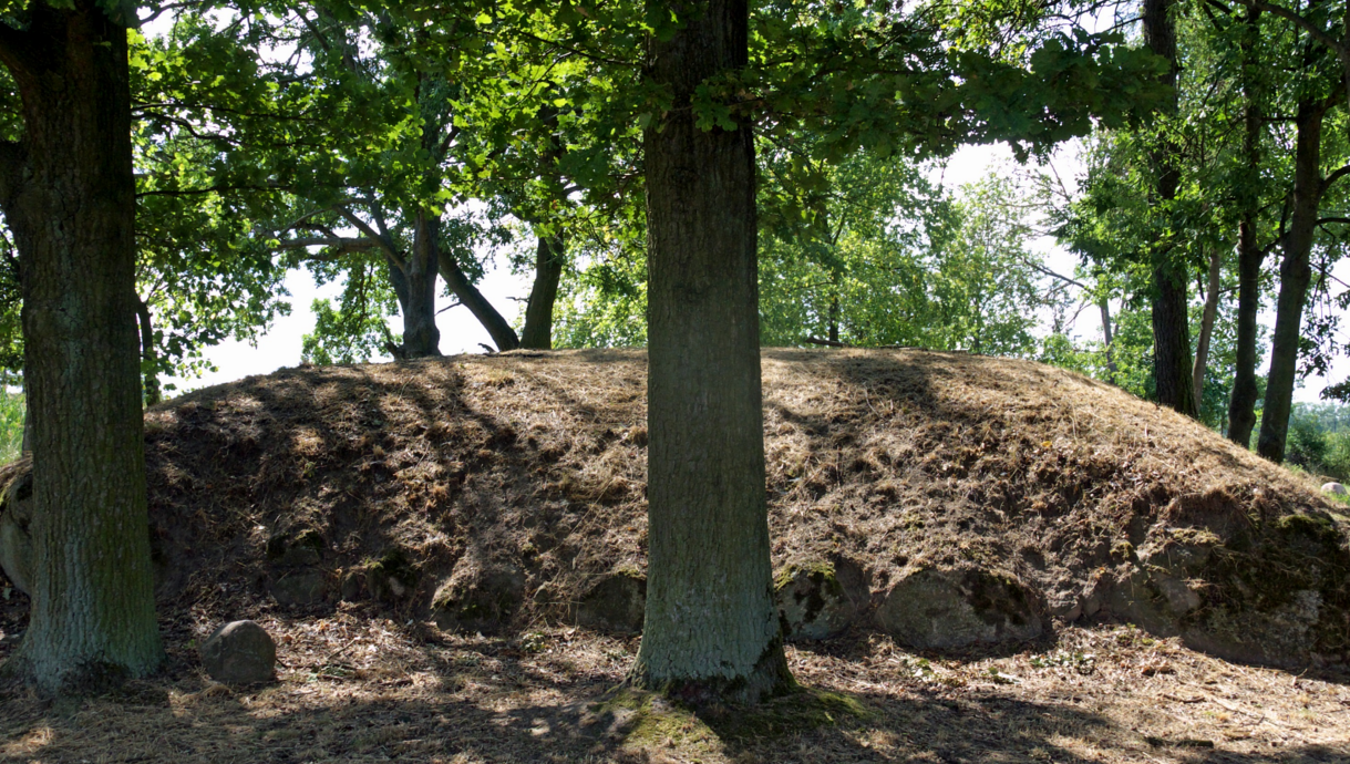 Grobowiec megalityczny 1200 Forum.png