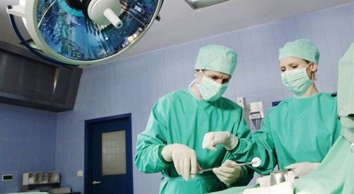 Zgodnie z polskim prawem tylko dwie grupy zawodowe: lekarze i pielęgniarki mogą stosować klauzulę sumienia