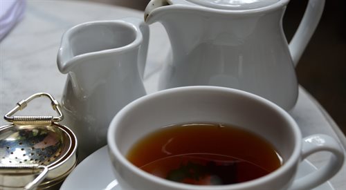 Dobra herbata gasi pragnienie i w Polsce jest nieodzownym towarzyszem posiłków
