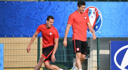 Postawa naszych napastników - Arka Milika i Roberta Lewandowskiego - może w meczu z Portugalia zrobić różnicę