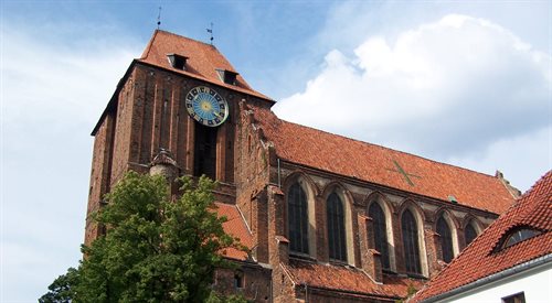 Widok na Kościół Świętych Janów w Toruniu, gdzie znajduje się dzwon Tuba Dei