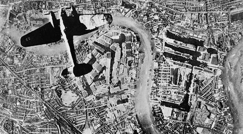 Początki nalotów Luftwaffe na Londyn (7.09.1940). wikipediadomena publiczna