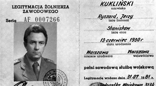 Legitymacja zolnierza zawodowego Ryszarda Kuklinskiego, 1981.