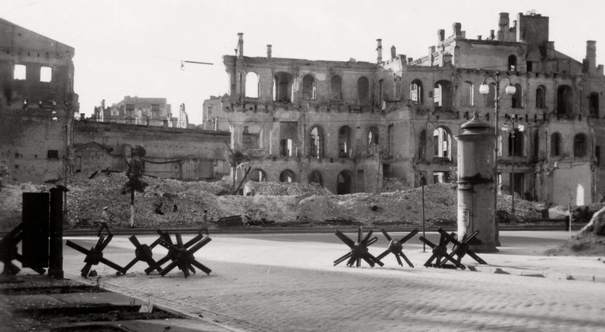 Zniszczony Kijów pod okupacją niemiecką. Rok 1942. Fot.: Forum