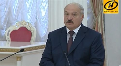 Aleksander Łukaszenka podczas przemówienia o jedności armii Rosji i Białorusi