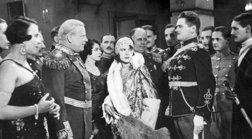 Kadr z filmu Uroda życia z 1930 roku. Eugeniusz Bodo z prawej strony