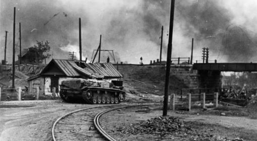 Niemieckie działo szturmowe w czasie walk o Stalingrad. Fot, Wikimedia 