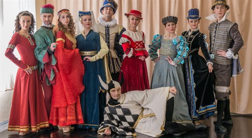 Balet Cracovia Danza w strojach ze spektkalu Modna przez wieki
