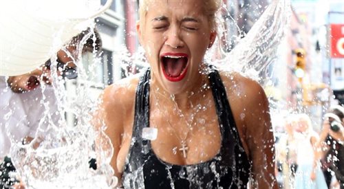 Gwiazda muzyki pop Rita Ora uczestniczyła w akcji Ice Bucket Challenge podczas pobytu w Nowym Jorku