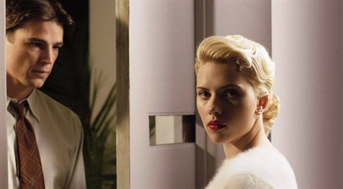 Josh Hartnett i Scarlett Johansson w filmie w reż. Briana De Palmy Czarna Dalia. Film powstał na podstawie powieści Jamesa Ellroya