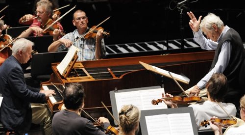 Orkiestra XVIII Wieku. Po prawej: Frans Brggen