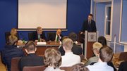 W debacie wzięli udział Andrej Sannikau, były więzień polityczny i były wiceminister spraw zagranicznych Białorusi i były wiceminister SZ w Polsce, Paweł Kowal