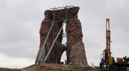 Ruiny zamku w Nowogródku przed rekonstrukcją: zdjęcia z 2013 roku