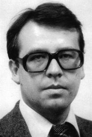 Wiesław Wawrzyniak (pseud. Wiesław Wróblewski) - publicysta. W Rozgłośni Polskiej Radia Wolna Europa w latach 1978-1994.