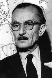 Kajetan Czarkowski-Golejewski, kierownik Polskiego Biura Studiów i Analiz. W Rozgłośni Polskiej Radia Wolna Europa w latach 1951-1962.