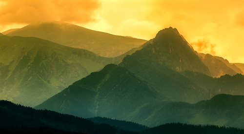 Góra Giewont od strony wschodniej, widziana z doliny Czarnego Stawu Gąsienicowego