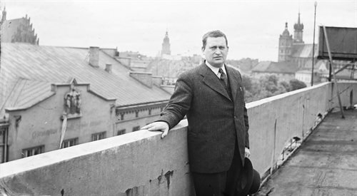 Stanisław Cat-Mackiewicz na dachu Pałacu Prasy (zdjęcie z 1939 r.)
