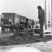 Na wszystkich drogach wylotowych z Bielska-Białej zainstalowane były czynne całą dobę punkty kontroli drogowej, w których pełni służbę milicjanci i żołnierze. Kontrolowano m.in. dokumenty kierowców i samochody.