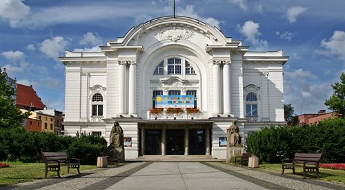 Teatr im. Wilama Horzycy w Toruniu stał się sceną kolejnych kontrowersji w relacjach publicznych instytucji kultury z samorządami