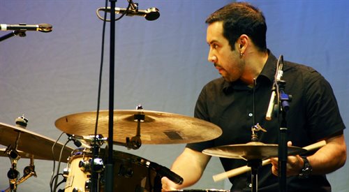 Perkusista Antonio Sanchez w 20110 roku
