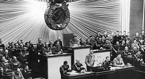 Hitler przemawiający w Reichstagu 28 kwietnia 1939 roku