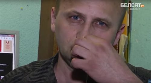 Białoruś: dziennikarz Biełsatu na znak protestu zaszył sobie usta
