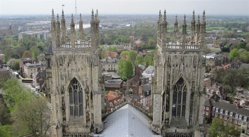 Widok na York z głównej wieży katedry York Minster