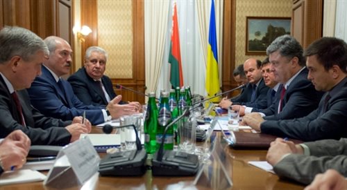 Delegacja Aleksandra Łukaszenki podczas rozmów z prezydentem Petrem Poroszenką  i członkami ukraińskiego rządu w Kijowie.