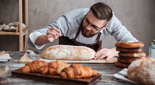 Jak wygląda przygotowanie chleba na kolejnych etapach pracy?