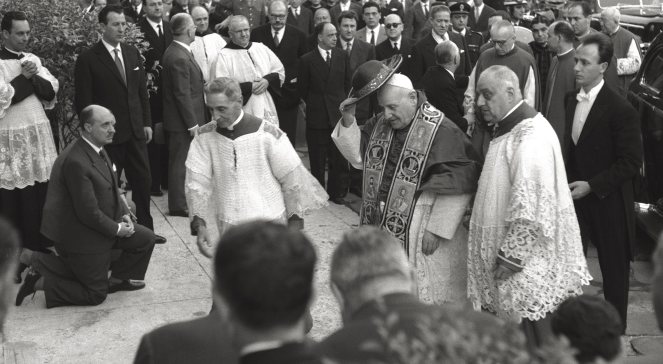 28 maja 1959. Papież Jan XXIII podczas procesji Bożego Ciała w rzymskim Koloseum