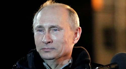 Władimir Putin ze łzami w oczach na placu Maneżowym wieczorem po wyborach