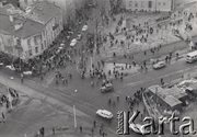 Plac przed gmachem Politechniki Warszawskiej. 23 marca 1968.