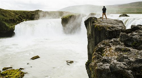 Islandia została uznana za najspokojniejszy kraj na świecie, z najniższą skalą przestępstw. Islandczycy królują również w rankingach, jeśli chodzi o zadowolenie z życia. Wpływają na to na pewno również piękne wulkaniczne krajobrazy.