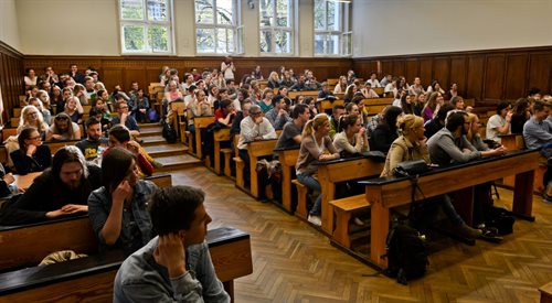 Studenci w Auditorium Maximum na Uniwersytecie Warszawskim