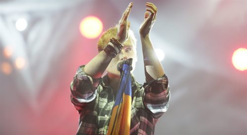 Igor Herbut podczas koncertu zespołu LemON na imprezie Super Warszawa we wrześniu 2015 roku