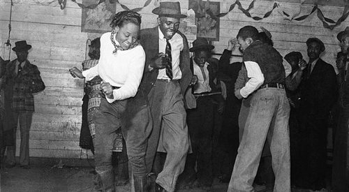 Swing wywodzi się z jazzowych tradycji lat 20. i 30.