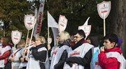 Warszawa: protest pracowników oświaty przed KPRM