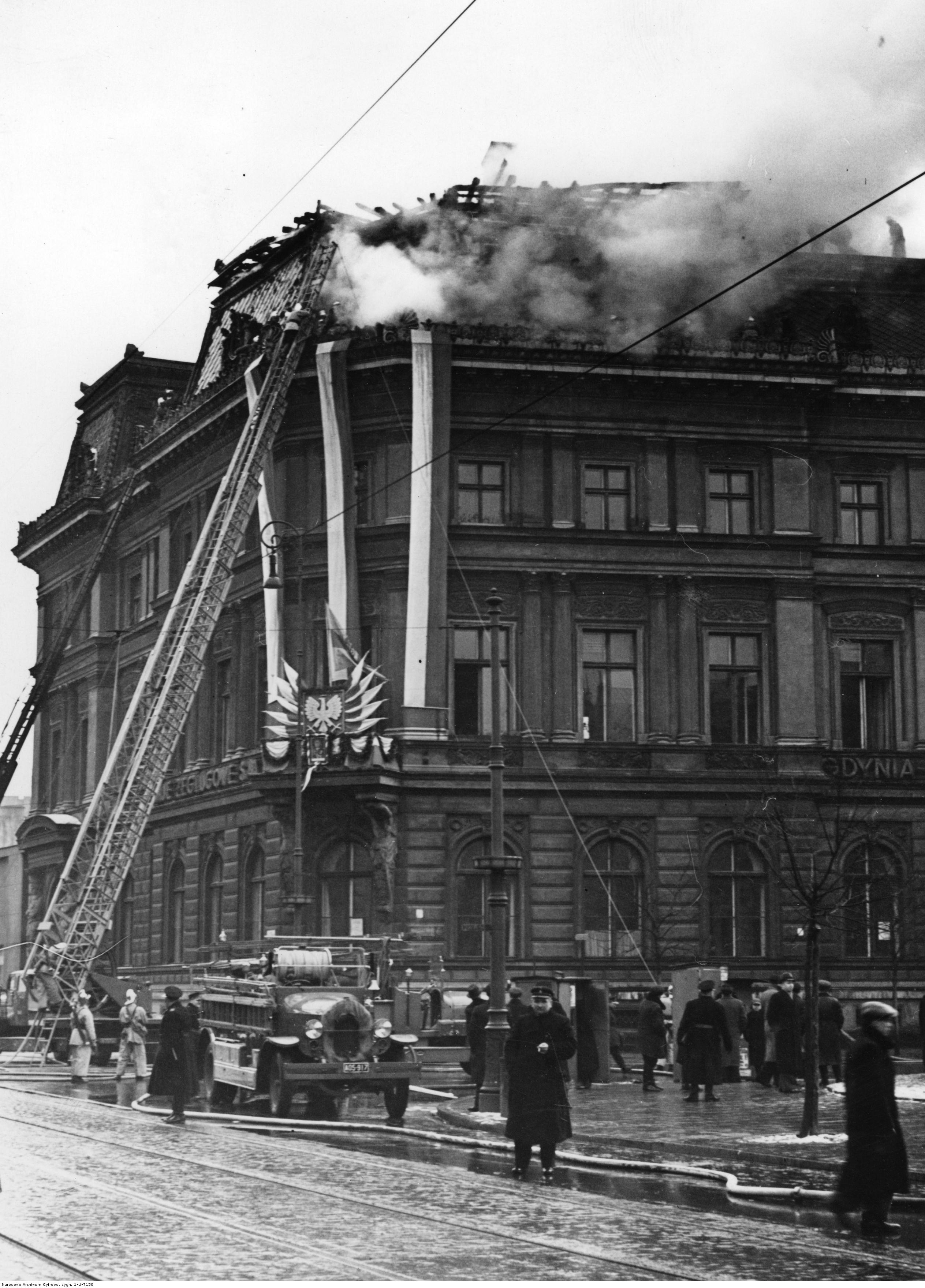 Pożar pałacu Kronenberga, 18 marca 1939. Foto: Narodowe Archiwum Cyfrowe