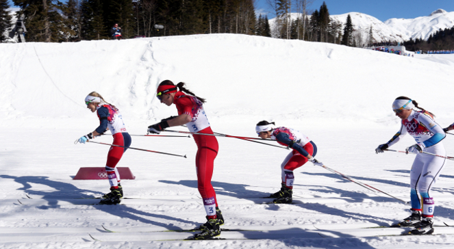 W akcji - od lewej: Norweżka Therese Johaug, Polka Justyna Kowalczyk, Norweżka Marit Bjoergen oraz Szwedka Charlotte Kalla w biegu łączonym 2x7,5 km