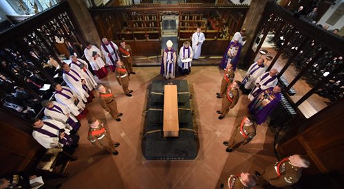 Trumna ze szczątkami króla Ryszarda III w katedrze w Leicester podczas uroczystości powtórnego pochówku ciała władcy. 26 marca 2015