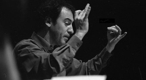 Fabian Panisello to dyrygent i kompozytor, który urodził się w 1963 r. w Buenos Aires