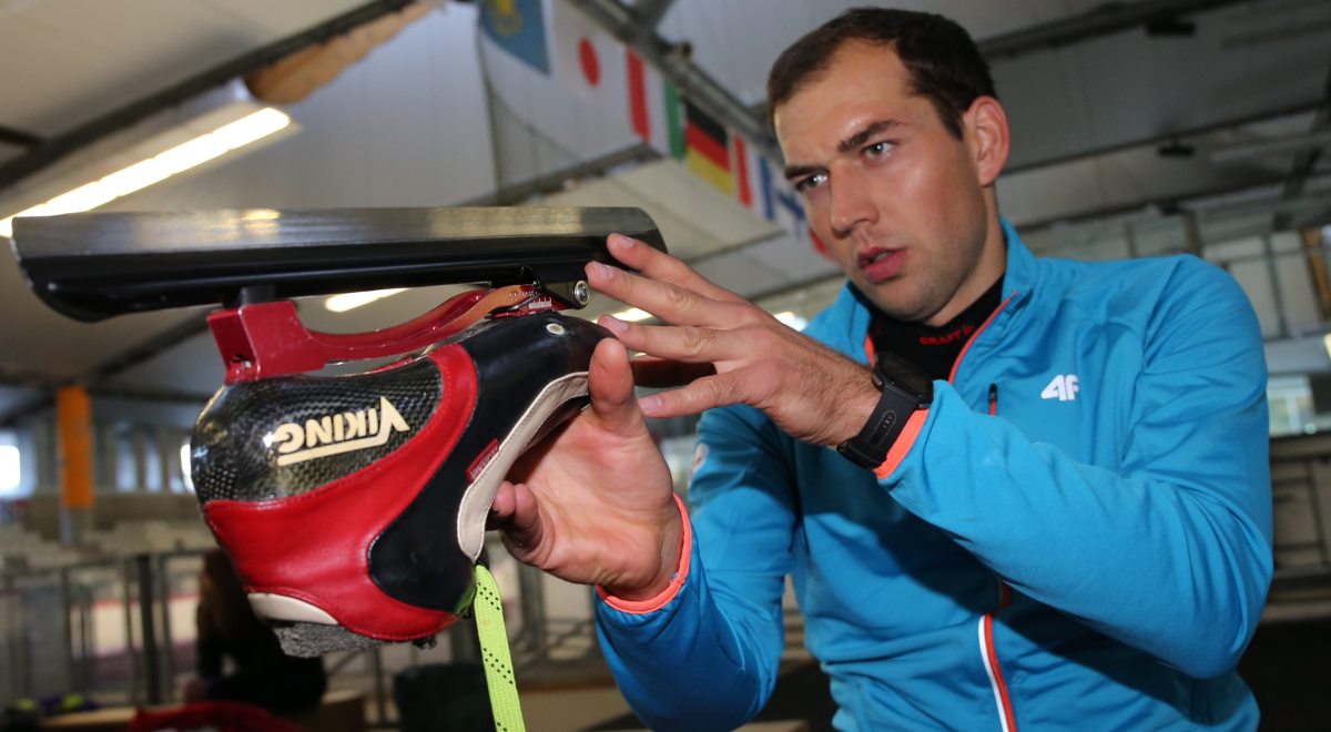 Dwukrotny medalista olimpijski w łyżwiarstwie szybkim Zbigniew Bródka podczas treningu na krytym torze w Inzell
