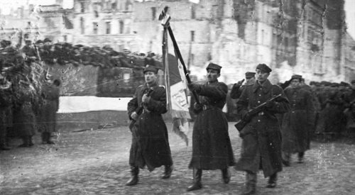 Defilada 1 Armii Wojska Polskiego na ulicy Marszałkowskiej w Warszawie. 19 stycznia 1945 roku