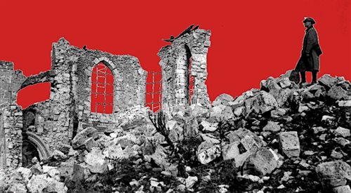 Ruiny średniowiecznego kościoła we Francji. Skutek działań wojennych w latach 1914-1918