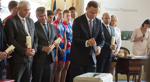 Prezydent wmurował kamień węgielny pod budowę hali lodowej w Tomaszowie Mazowieckim