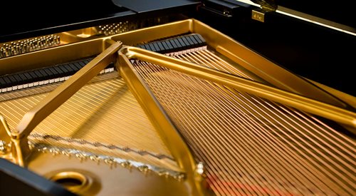 Wnętrze fortepianu Steinway, jednego z instrumentów wybieranych przez uczestników Konkursu Chopinowskiego