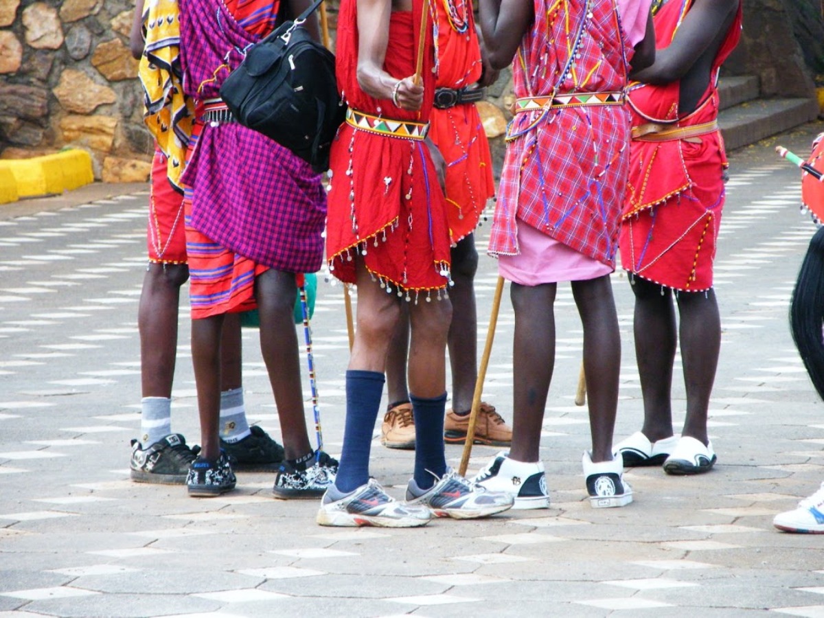 Tradycja połączona z nowoczesnością. Masajowie w Nairobi (fot. Wojciech Dorosz/Pr)