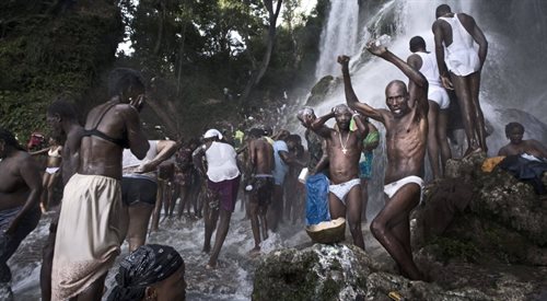 Święto wyznawców wudu na Haiti. Religia ta ma korzenie m.in. w chrześcijaństwie