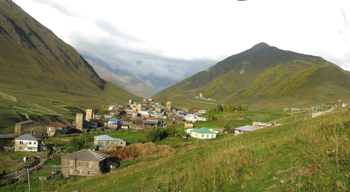 Jedna z gruzińskich górskich wiosek - Ushguli. Czy takie własnie miejsca stały się inspiracją dla muzyków goszczących w programie Folk Off?