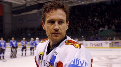 Tychy: Mariusz Czerkawski, jeden z najlepszych zawodników w historii polskiego hokeja, podczas pożegnalnego meczu w barwach GKS Tychy (25.01.2009)